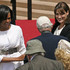 Две первых леди в белом: Мишель Обама и Карла Бруни. Фото: © REUTERS/Mal Langsdon .