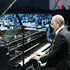 На сцене - премьер-министр: Владимир Путин за роялем и с микрофоном. Фото: © РИА Новости. Алексей Никольский.